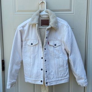 Levi’s Women’s Sherpa Trucker Jacket - Cream Denim Jacket - Sherpa Denim Jacket
